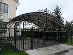 Фото кованого навеса из поликарбоната Кованый навес из поликарбоната фото