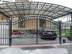 Фото кованого навеса из поликарбоната Кованый навес из поликарбоната фото